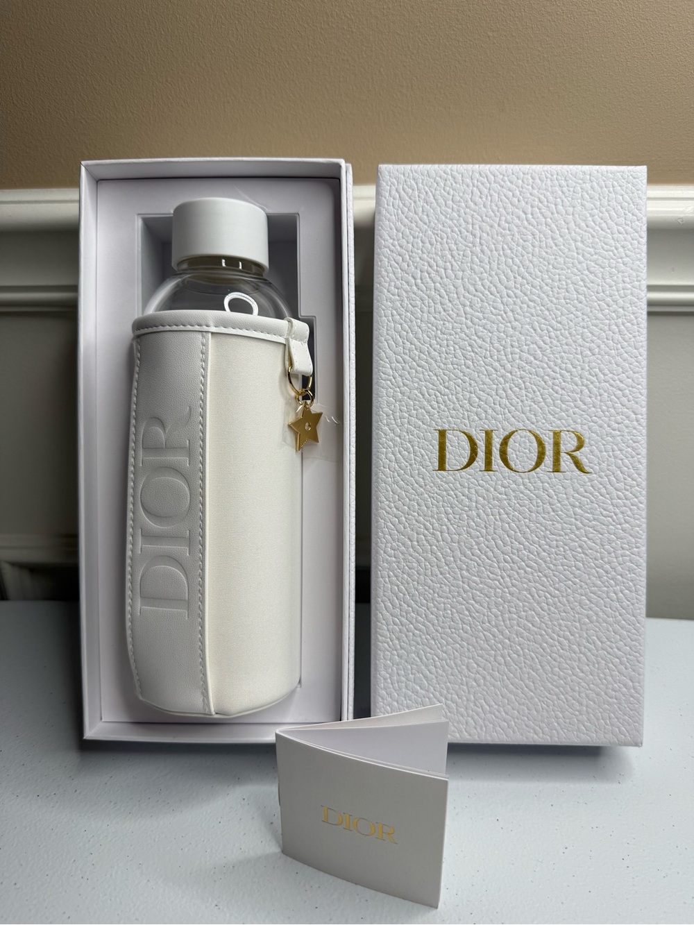 NIB Dior Glass Water Bottle With White Lid and Carrying Case - Picture 5 of 10